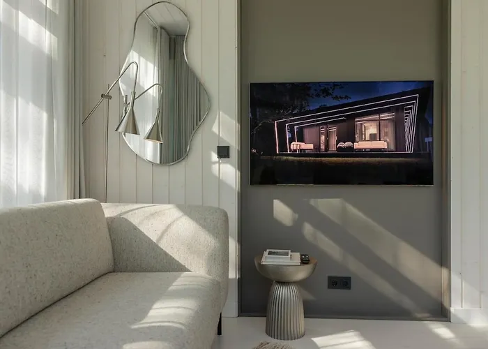 Modern 3br At The Golf Course Villa Manniva